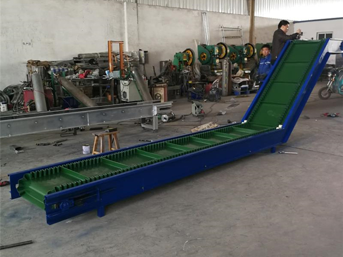爬坡輸送機